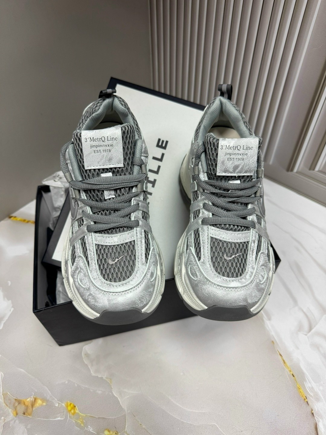 женские кроссовки balenciaga runner серебристые,кроссовки balenciaga,женские кроссовки balenciaga серебристые с черным,женские кроссовки,женские кроссовки balenciaga