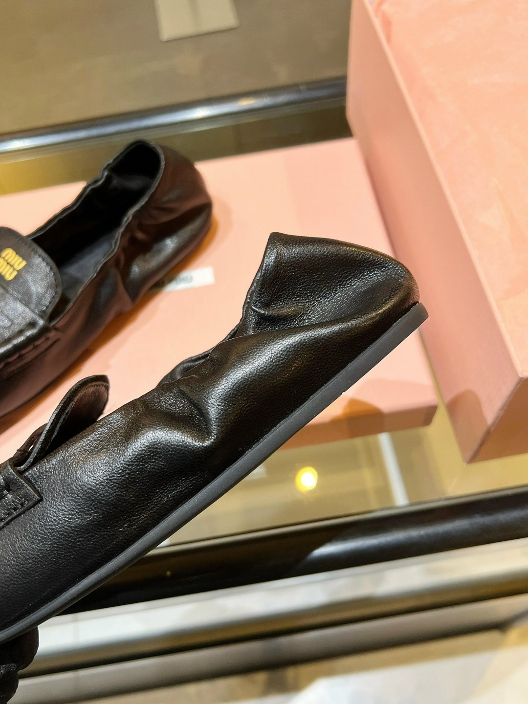 лоферы miu miu,женские кожаные лоферы miu miu коричневые,,лоферы женские,лоферы модные