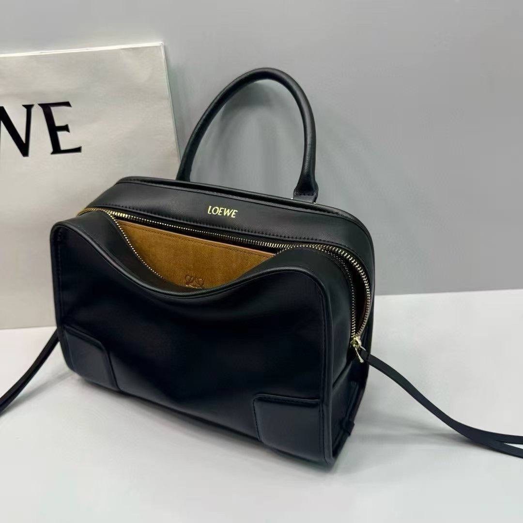 сумка loewe,сумка,loewe сумка на плечо,сумки loewe 2026,женская сумка loewe