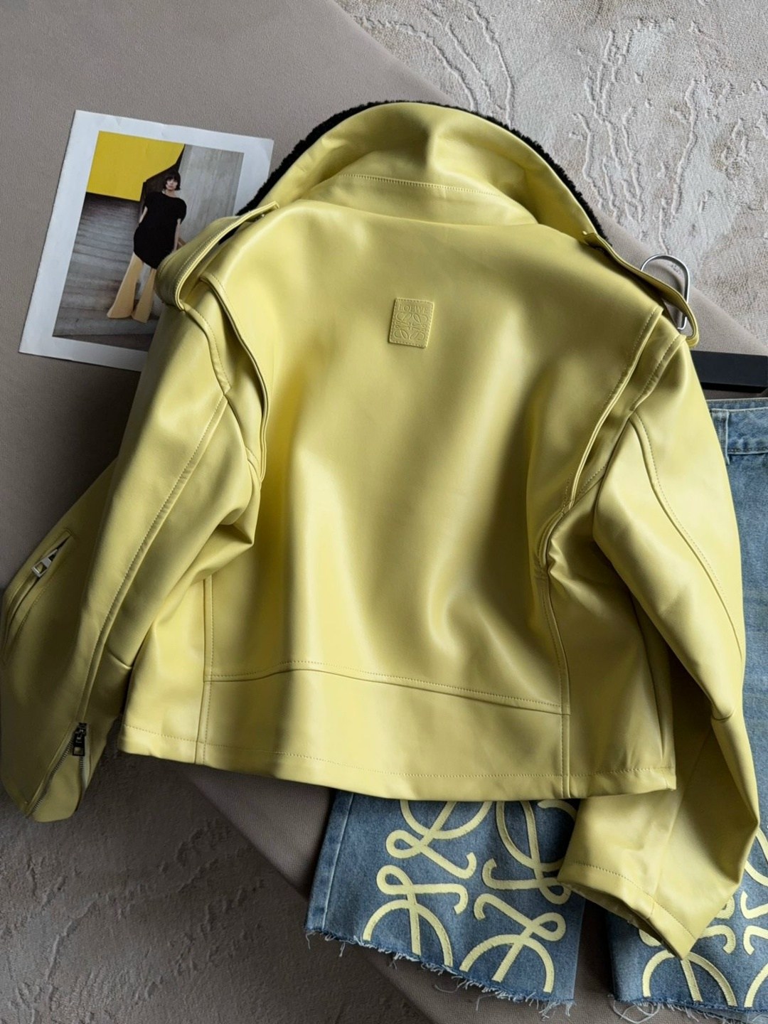 куртка бомбер замшевая коричневая осень espiritu,куртка бомбер оверсайз кожаная c&c fashion,куртка бомбер замшевая коричневая весна,куртка бомбер замшевая шоколадная осень,кожаная куртка