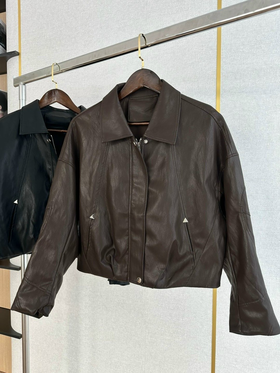 брюки женские кожаные,брюки из экокожи,брюки клеш,брюки клеш из экокожи,кожаная куртка женская