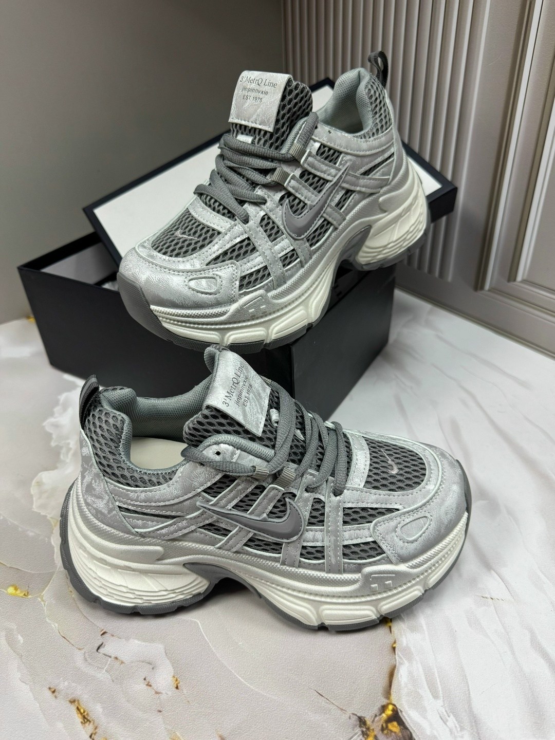 женские кроссовки balenciaga runner серебристые,кроссовки balenciaga,женские кроссовки balenciaga серебристые с черным,женские кроссовки,женские кроссовки balenciaga