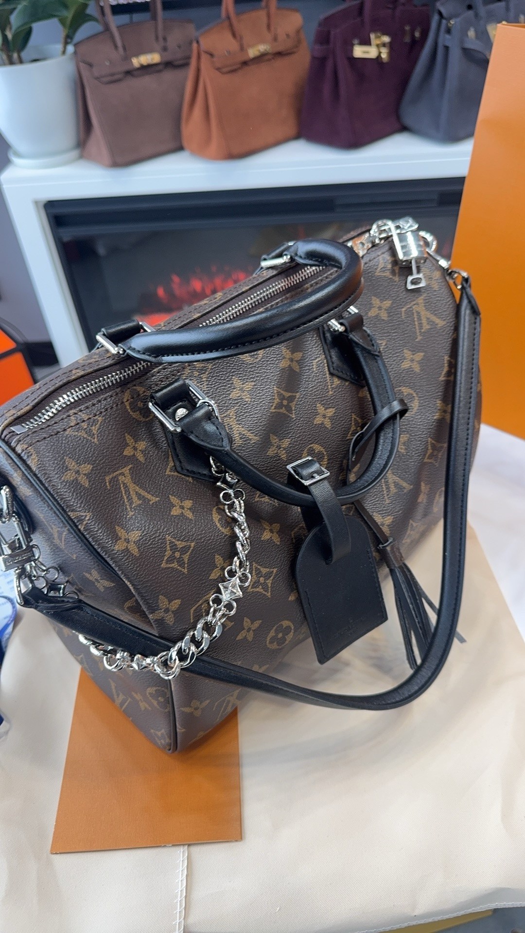 классическая сумка speedy louis vuitton с монограммой,сумка louis vuitton,сумка женская louis vuitton,женская большая сумка с принтом louis vuitton,louis vuitton сумка на плечо