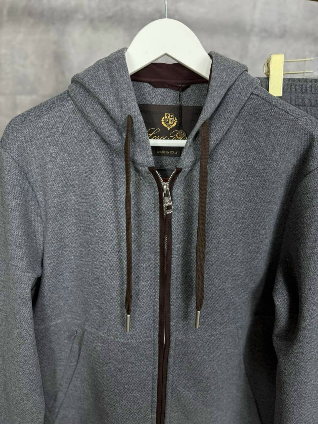 спортивные костюмы brunello cucinelli,спортивный костюм brunello,спортивный костюм,костюм brunello cucinelli серый,женские спортивные костюмы loro piana