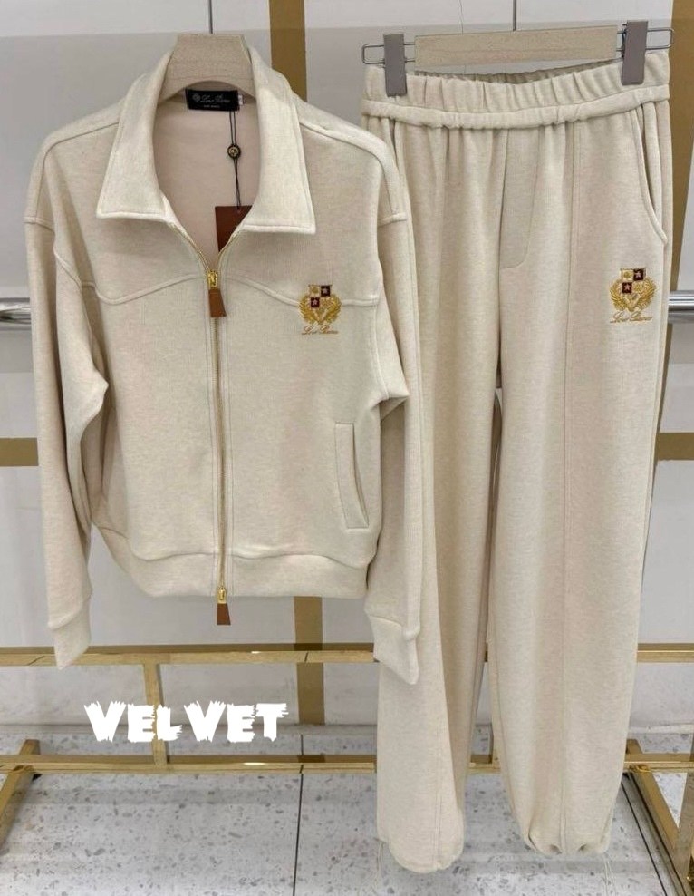 костюм спортивный,стильные костюмы,костюм белый,спортивный костюм billionaire,спортивный костюм miu miu