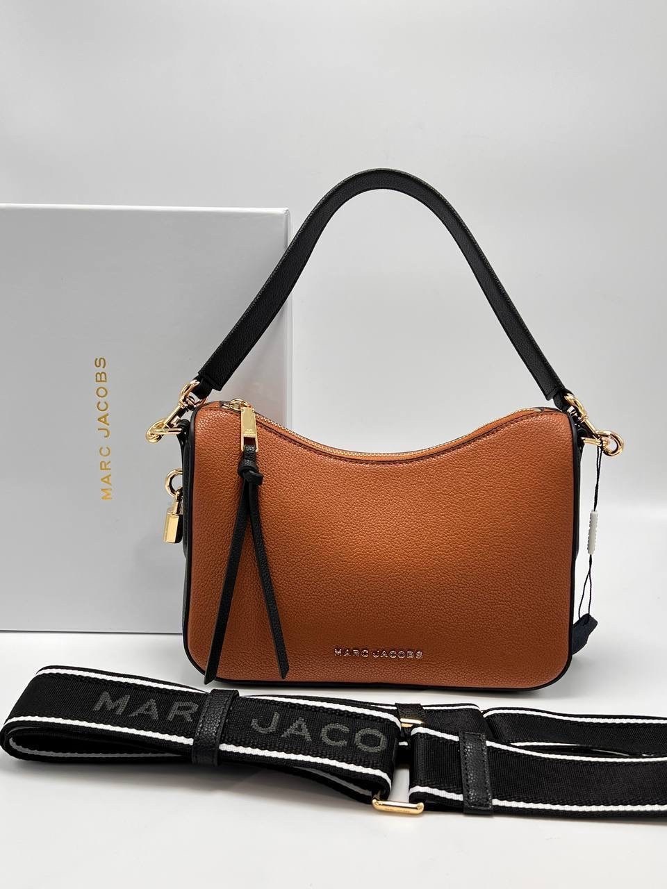 сумка-хобо через плечо marc jacobs,marc jacobs сумка женская,сумка marc jacobs натуральная кожа,сумка-хобо от marc jacobs из натуральной кожи,сумка marc jacobs