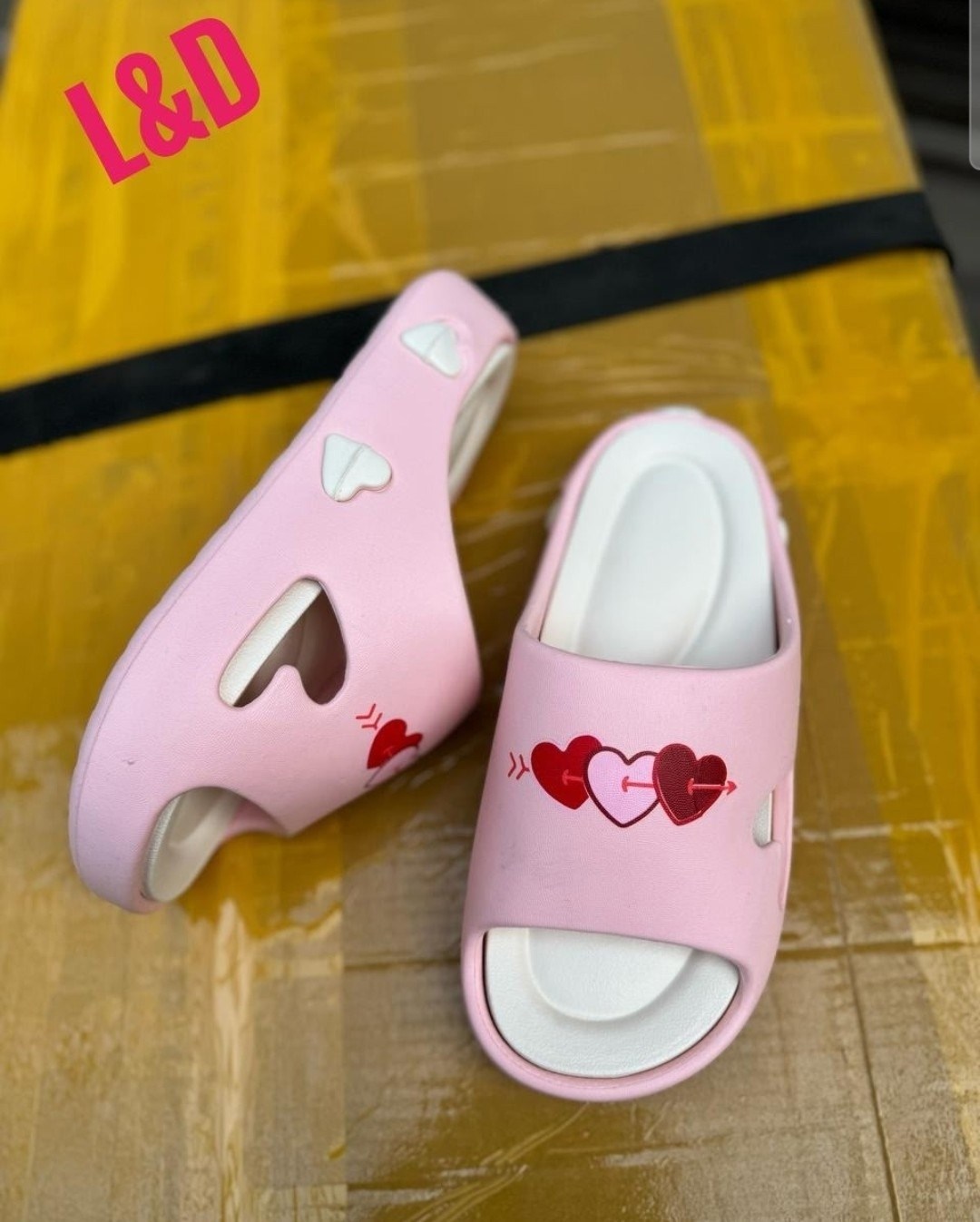 ,шлепанцы женские,тапочки модные,летние тапочки,шлепки женские