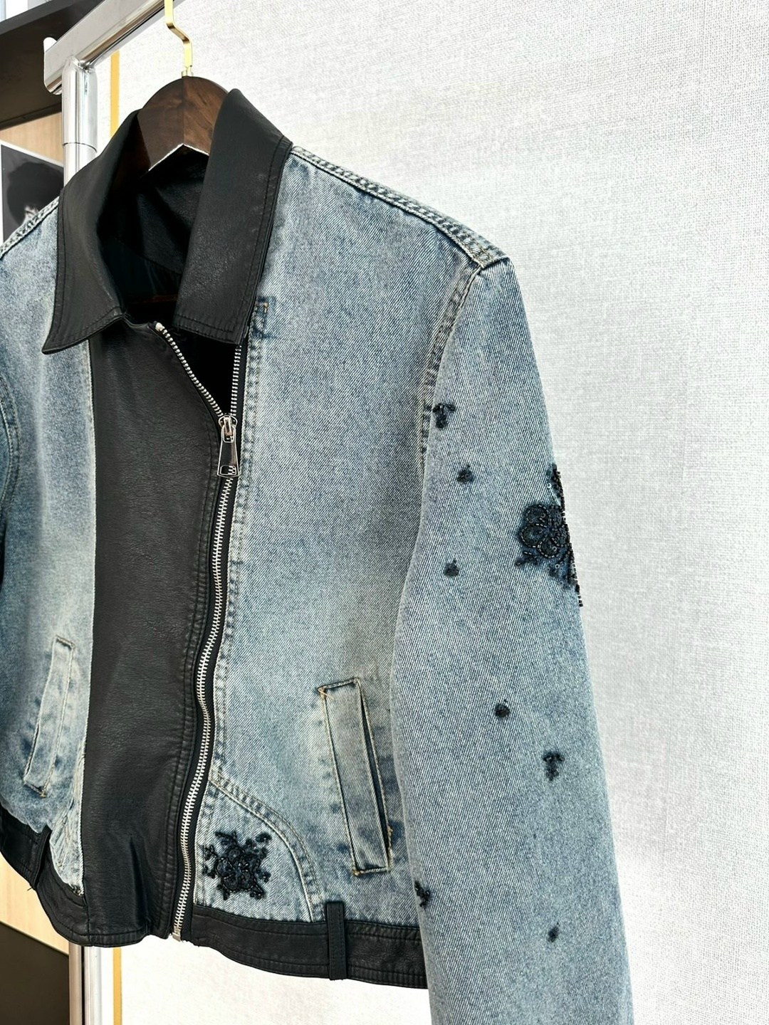 джинсовая куртка,куртка джинсовая женская,стильная куртка,куртка бомбер,куртка бомбер джинсовая