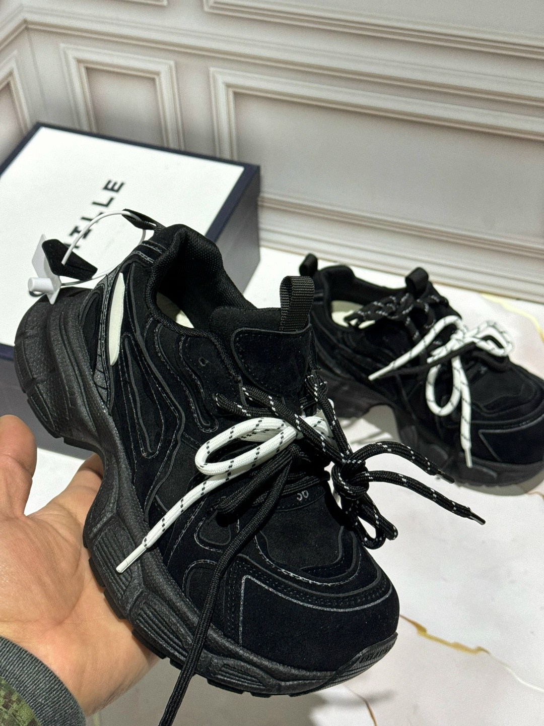 кроссовки женскиe,женские массивные кроссовки,,модные кроссовки,массивные кроссовки