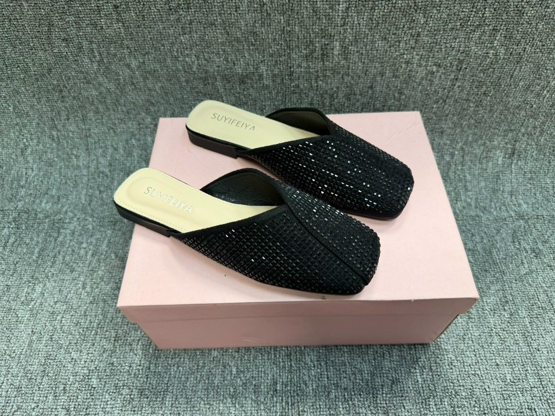 шлепанцы женские,шлепанцы модные,тапочки модные,,шлепки женские