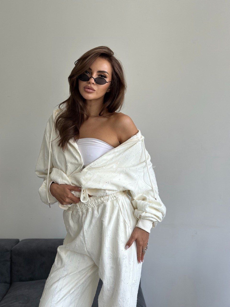 кофта кардиган,женская кофта,кардиган с капюшоном,белые костюмы,женский костюм