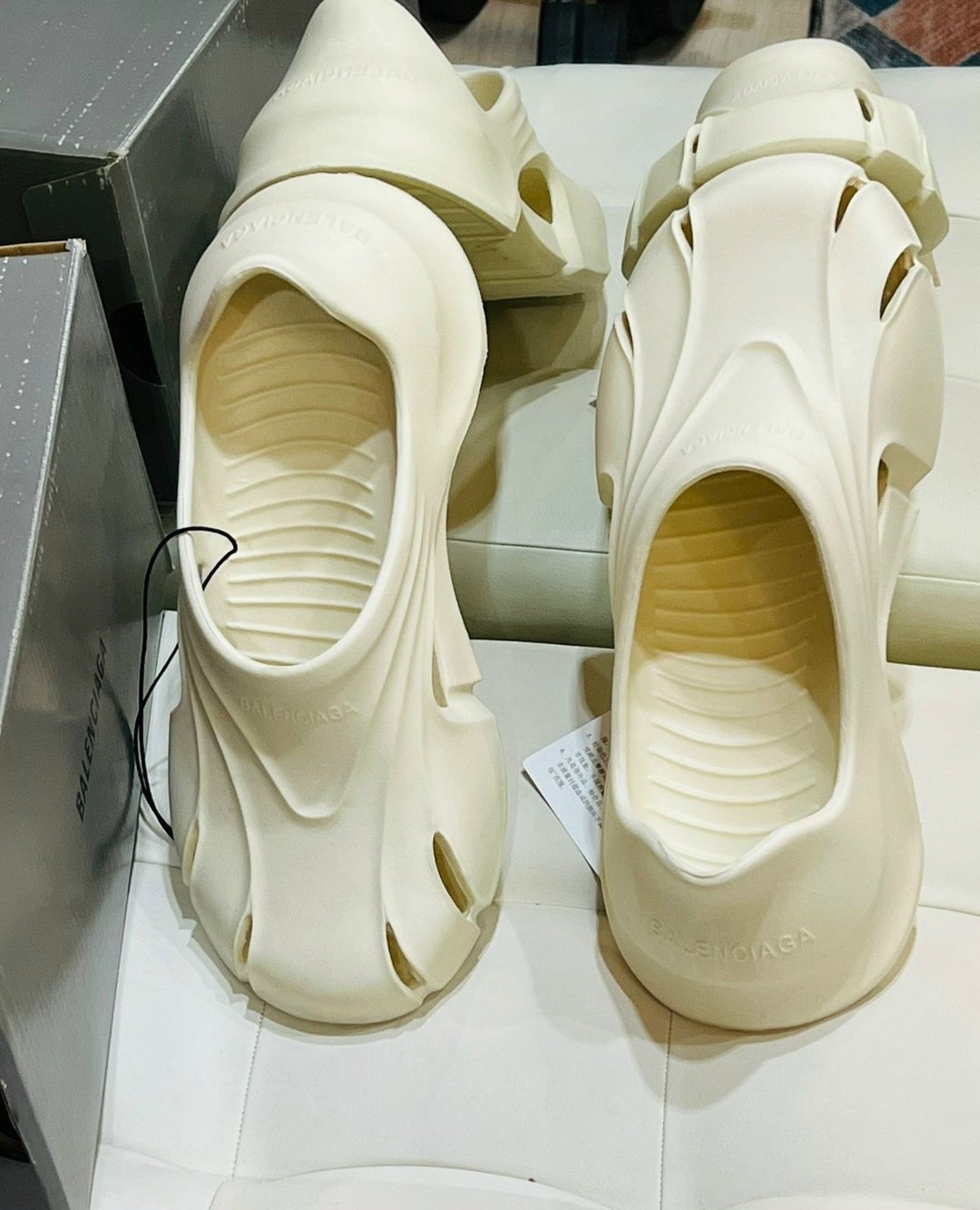 шлепанцы баленсиага,,тапочки баленсиага резиновые,сандалии balenciaga,шлепанцы balenciaga