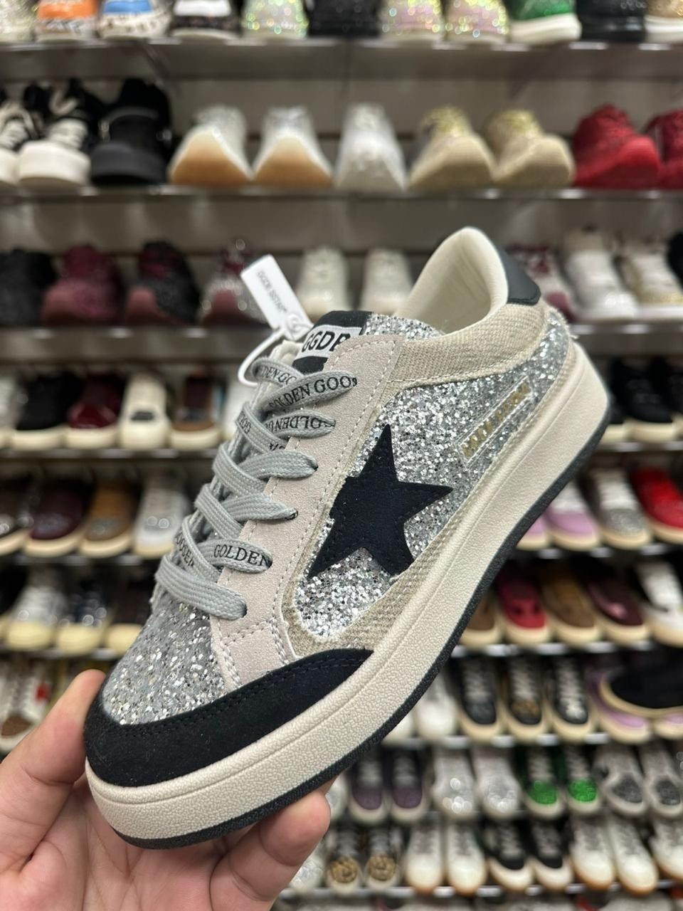 кроссовки golden goose с пайетками на платформе,кеды golden goose женские,,golden goose кеды блестящие черные,кеды golden goose