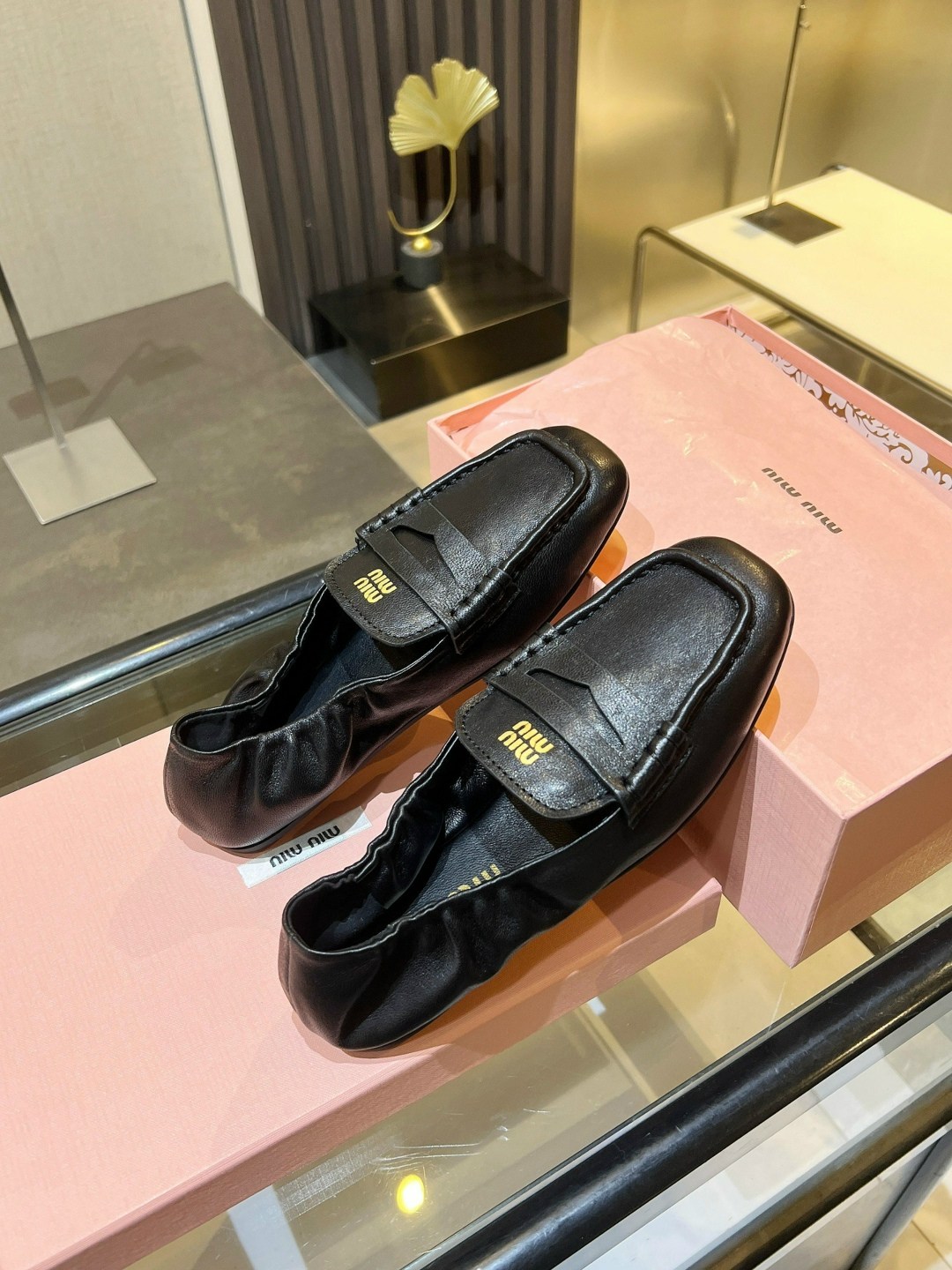 лоферы miu miu,женские кожаные лоферы miu miu коричневые,,лоферы женские,лоферы модные