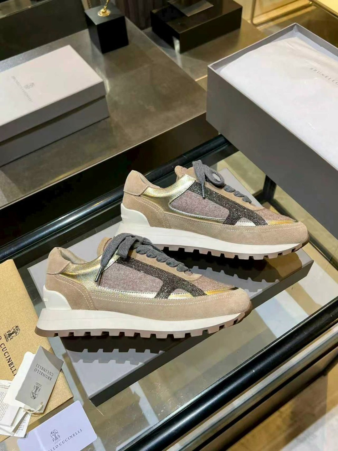 ,brunello cucinelli кроссовки,женские кроссовки,комбинированные кроссовки brunello cucinelli,кроссовки модные