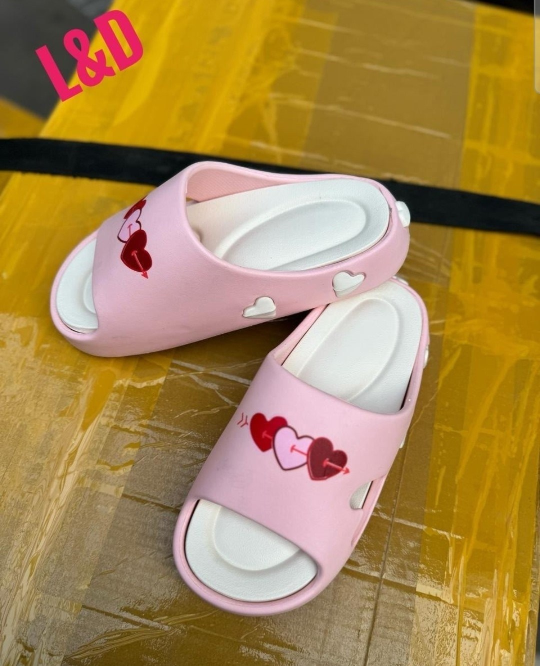 ,шлепанцы женские,тапочки модные,летние тапочки,шлепки женские