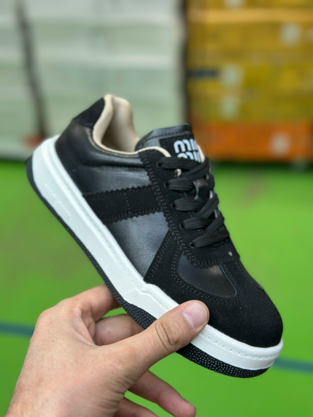 ,женские кроссовки,черные кроссовки,низкие кроссовки,спортивная