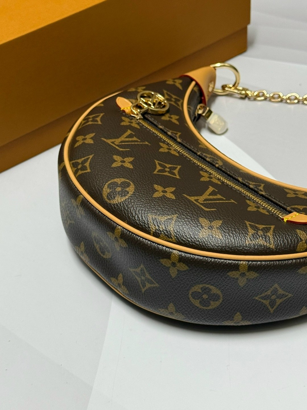 louis vuitton сумка на плечо,сумка louis vuitton женская,сумка луи виттон полумесяц,cумка louis vuitton,сумка луи виттон