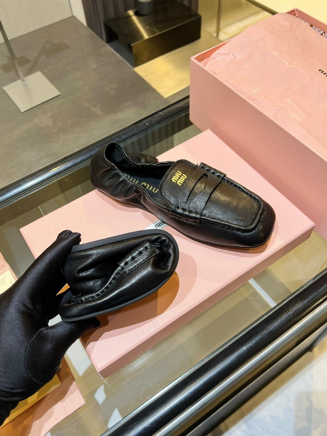 лоферы miu miu,женские кожаные лоферы miu miu коричневые,,лоферы женские,лоферы модные