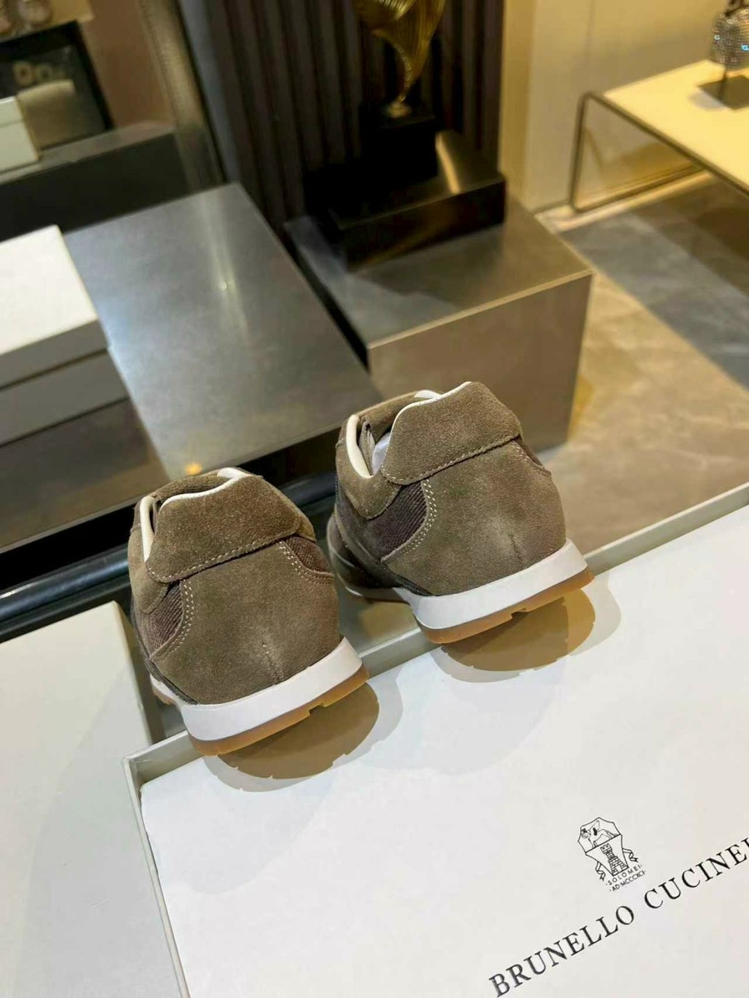 ,кроссовки замшевые,brunello cucinelli кроссовки,кроссовки женскиe,женские замшевые кроссовки