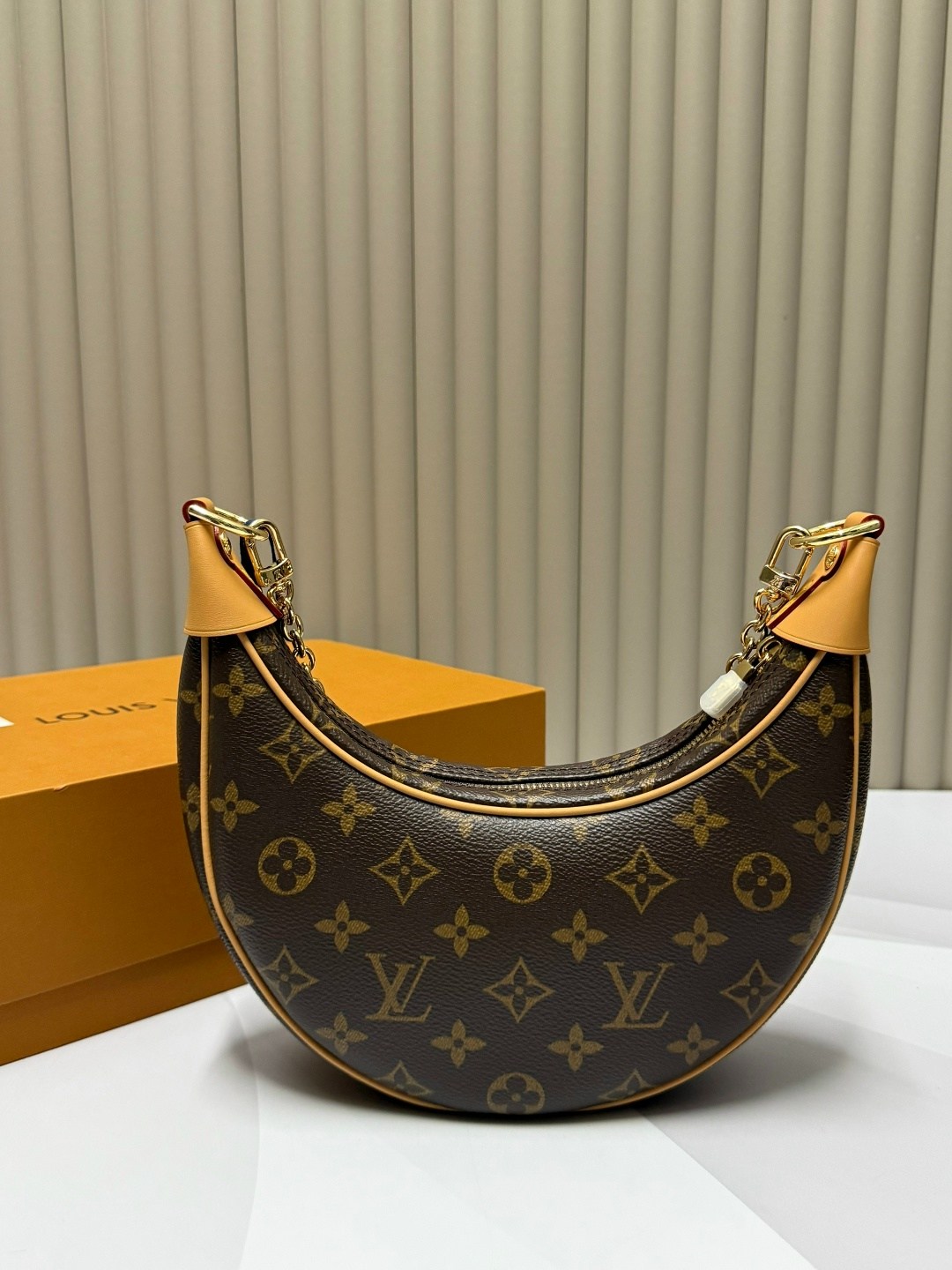 louis vuitton сумка на плечо,сумка louis vuitton женская,сумка луи виттон полумесяц,cумка louis vuitton,сумка луи виттон