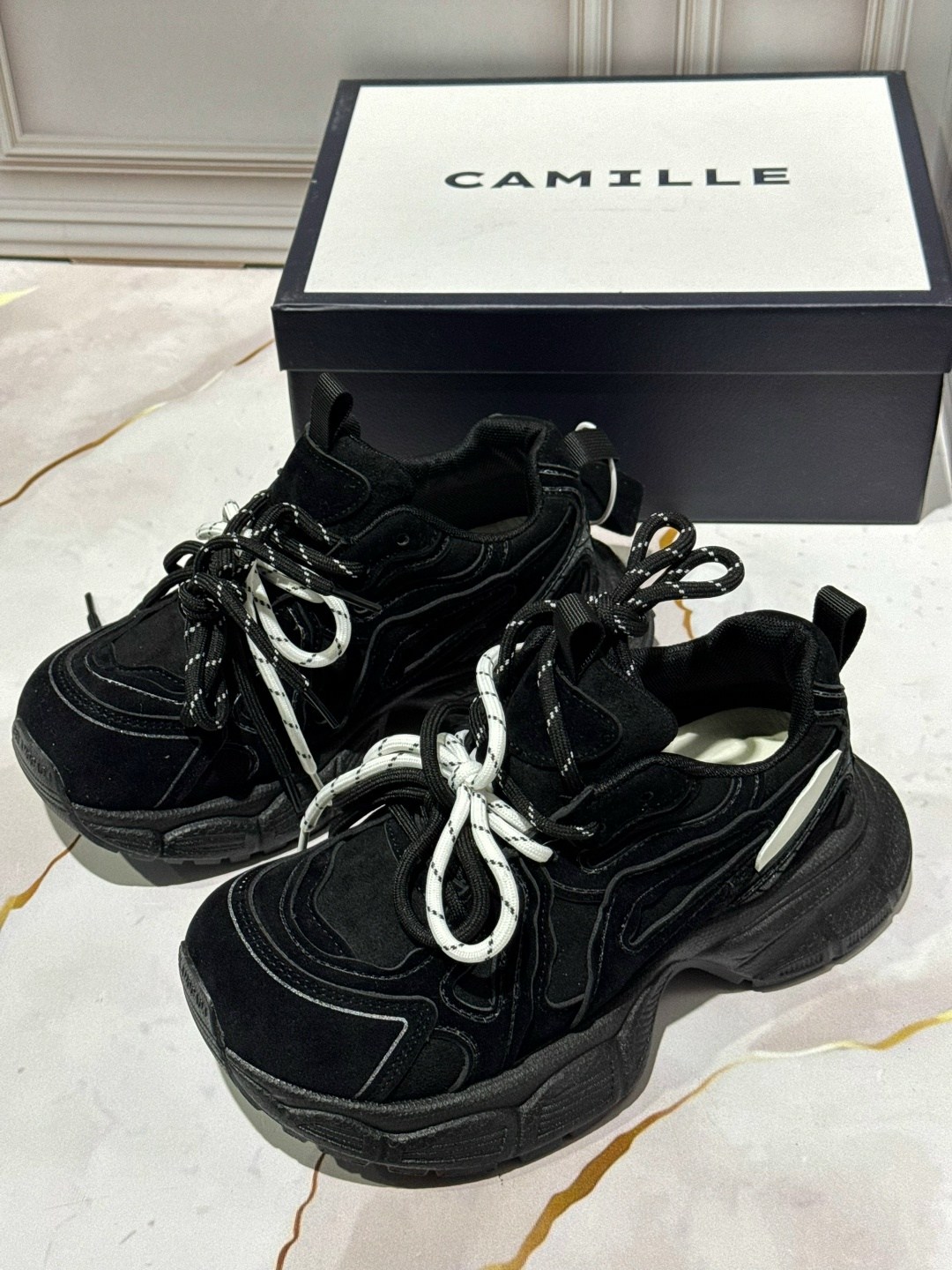 кроссовки женскиe,женские массивные кроссовки,,модные кроссовки,массивные кроссовки