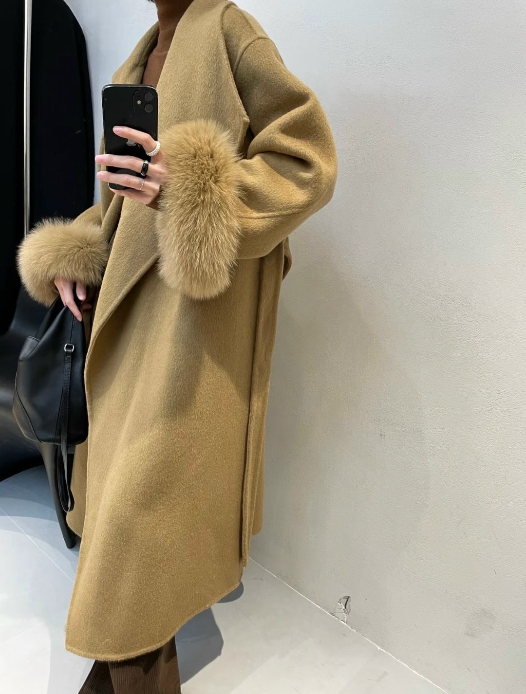 зимнее пальто с манжетами из натурального меха лисы,шерстяное пальто,кашемировое пальто женское,пальто с воротником,пальто с мехом