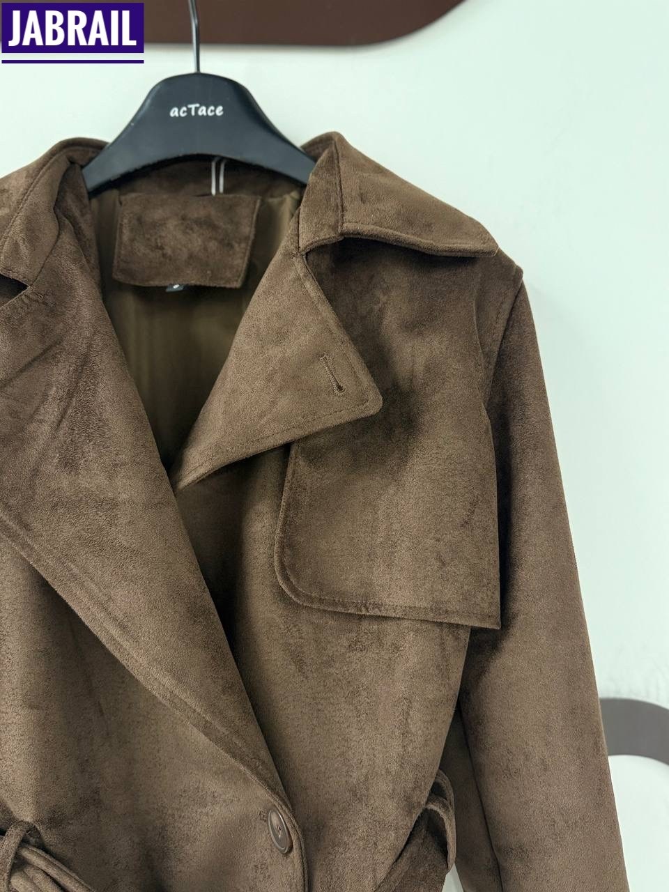 классическая коричневая замшевая женская куртка с поясом,куртка косуха замшевая коричневая с поясом tadari,замшевая куртка,замшевая куртка с поясом,куртка замшевая женская