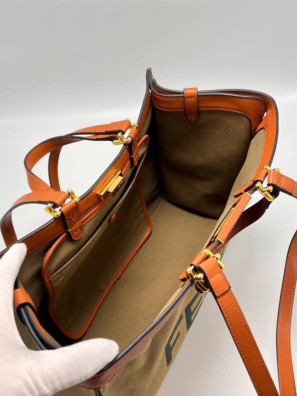 fendi сумка,женская сумка fendi,сумка тоут fendi,fendi сумка шоппер,fendi сумка на плечо кросс-боди