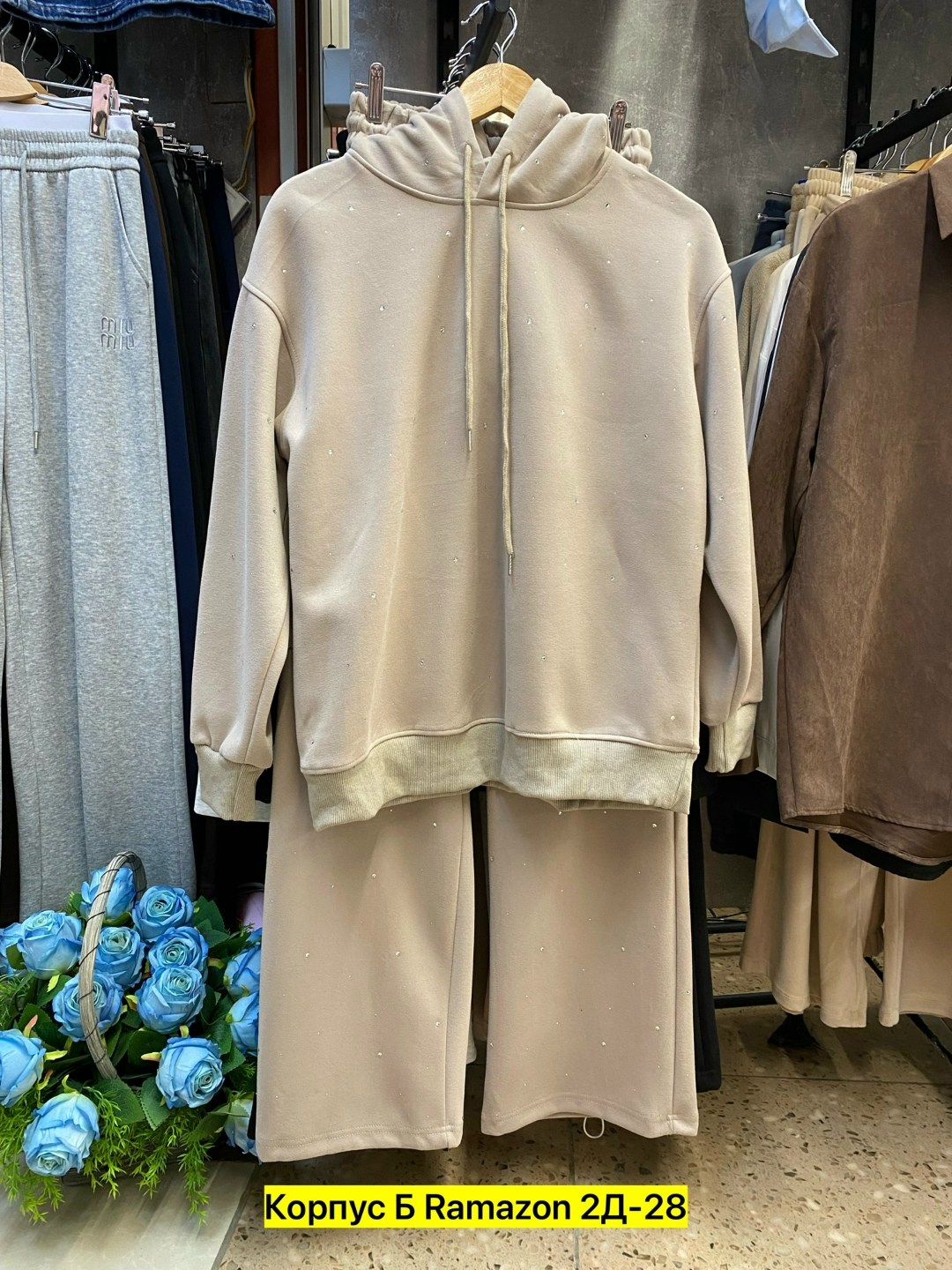 костюм со стразами,костюм спортивный в стразах,костюм женский со стразами,женский костюм,