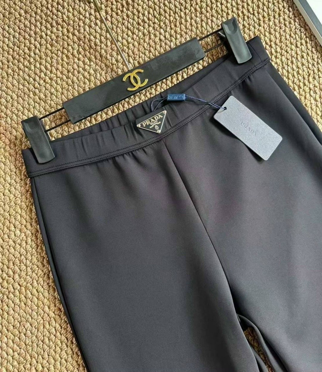 брюки клеш,расклешенные брюки,женские брюки,повседневные брюки,черные брюки