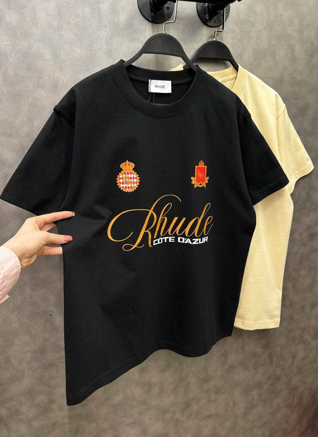 футболки с логотипами,футболка,чëрная футболка,футболка с надписями,мужская футболка