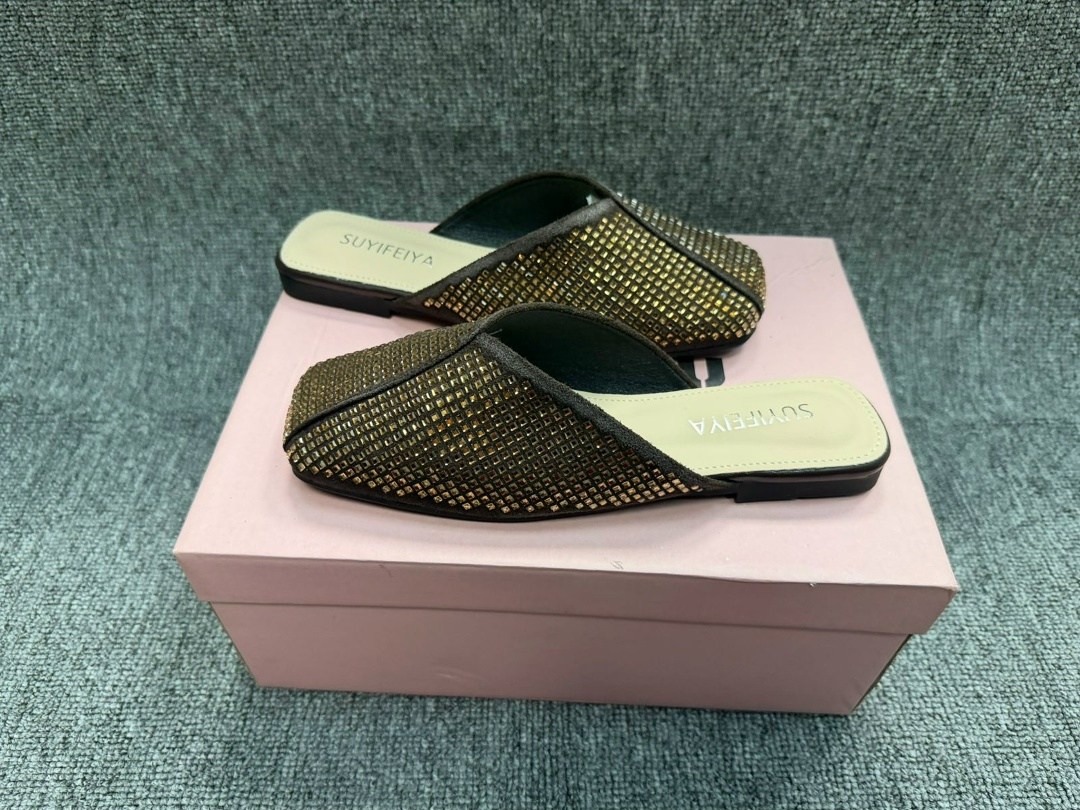 шлепанцы женские,шлепанцы модные,тапочки модные,,шлепки женские