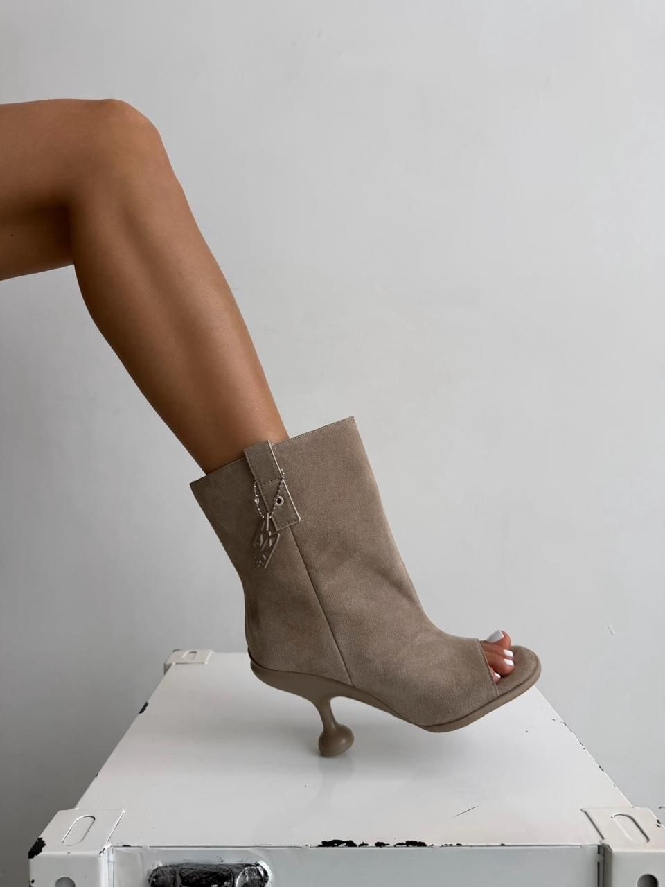 замшевые ботильоны,ботильоны из натуральной замши,женские ботильоны,коричневые замшевые ботильоны,ботильоны