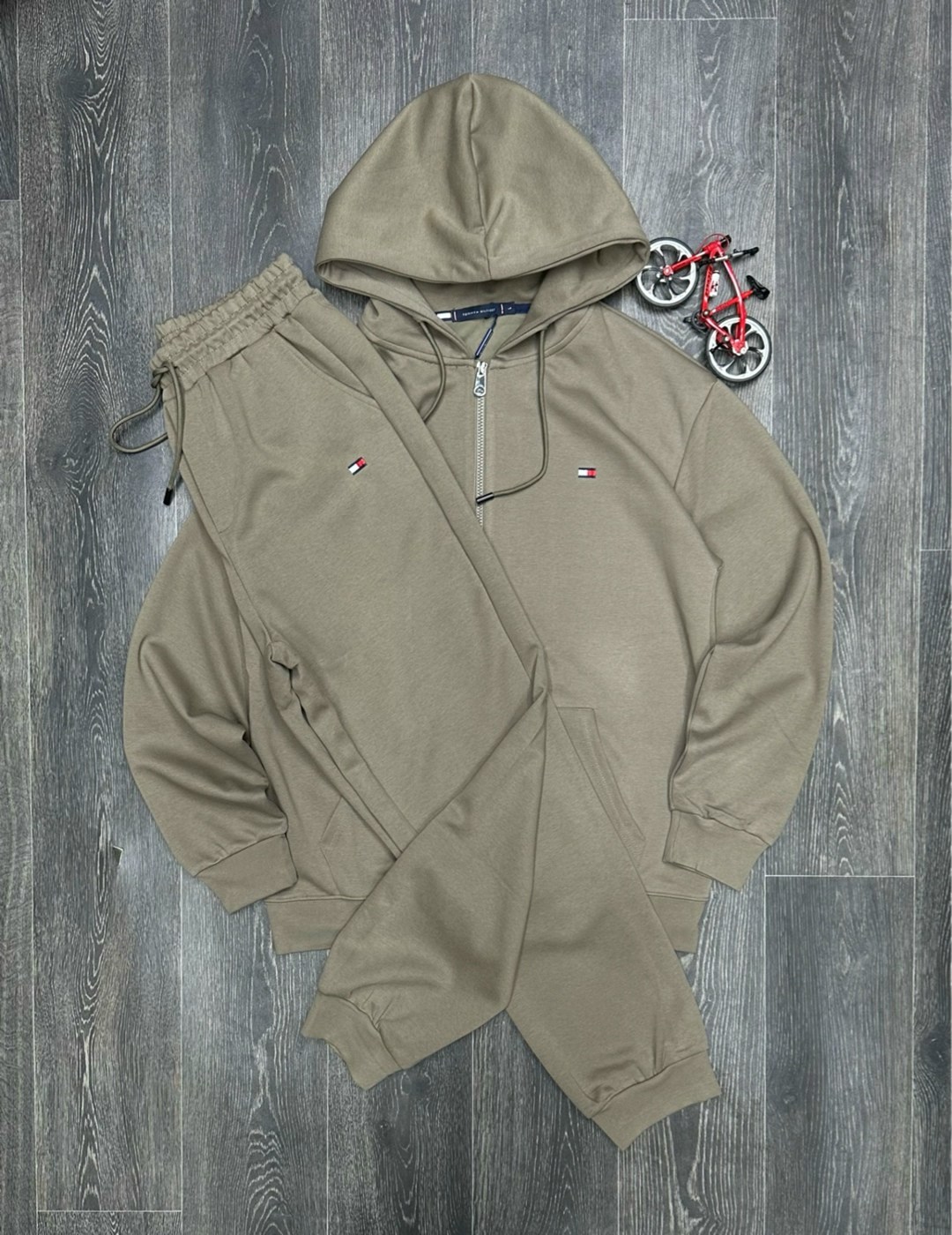 спортивный костюм tommy hilfiger,спортивный костюм томми хилфигер мужские,костюм спортивный,спортивный костюм томми хилфигер,мужской спортивный костюм