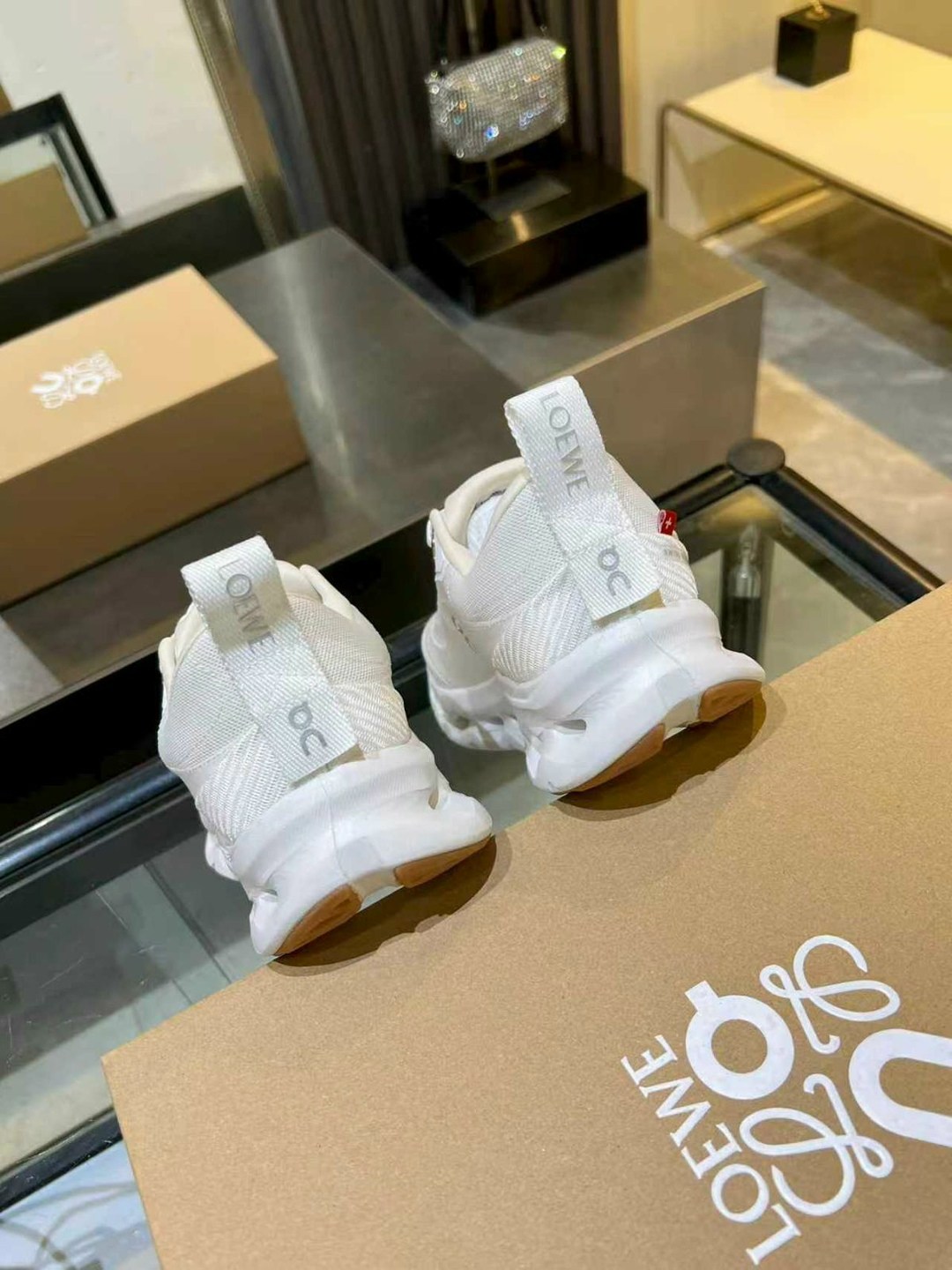 женские молочные кроссовки loewe x on cloudtilt,,кроссовки loewe,женские кроссовки,кроссовки мужские женские