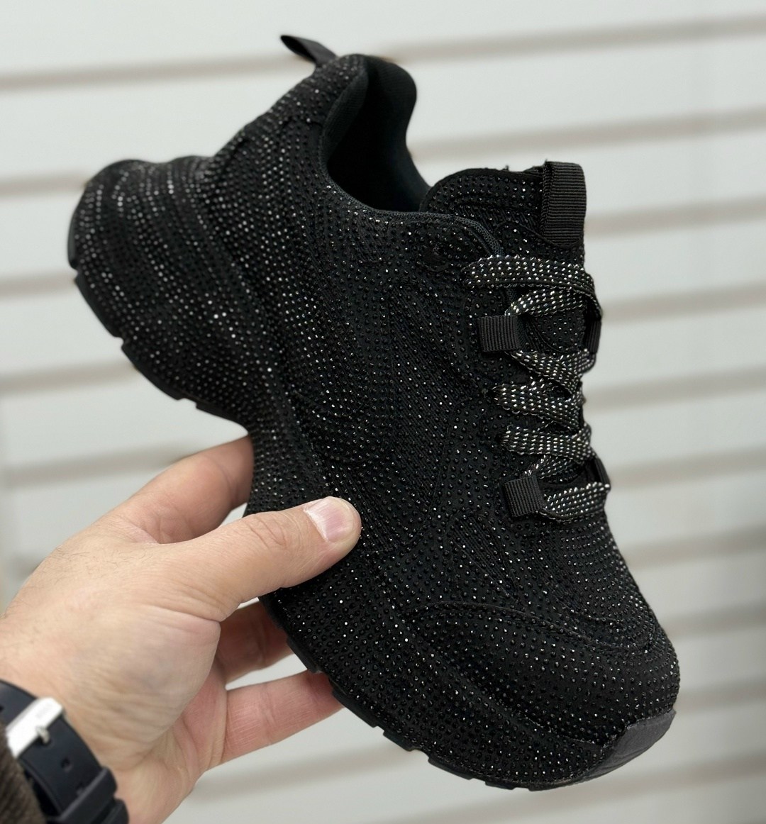 ,женские кроссовки,черные кроссовки,черные кроссовки женские,спортивная