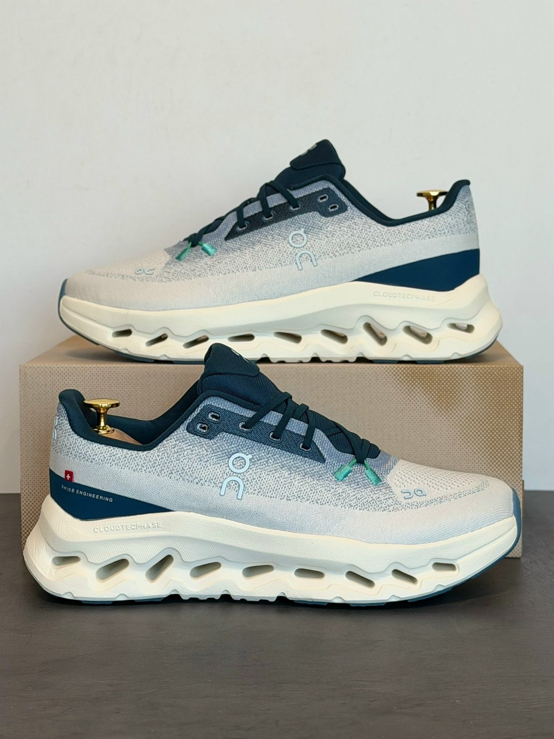 оригинальные кроссовки,спортивные кроссовки,женские кроссовки,мужские кроссовки,кроссовки женские мужские