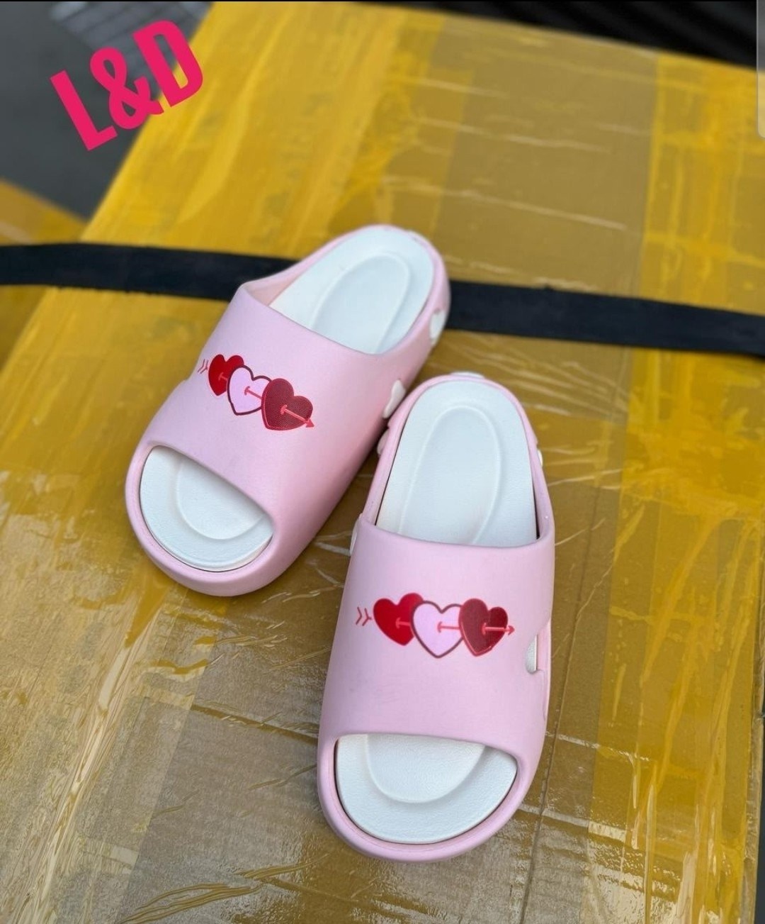 ,шлепанцы женские,тапочки модные,летние тапочки,шлепки женские