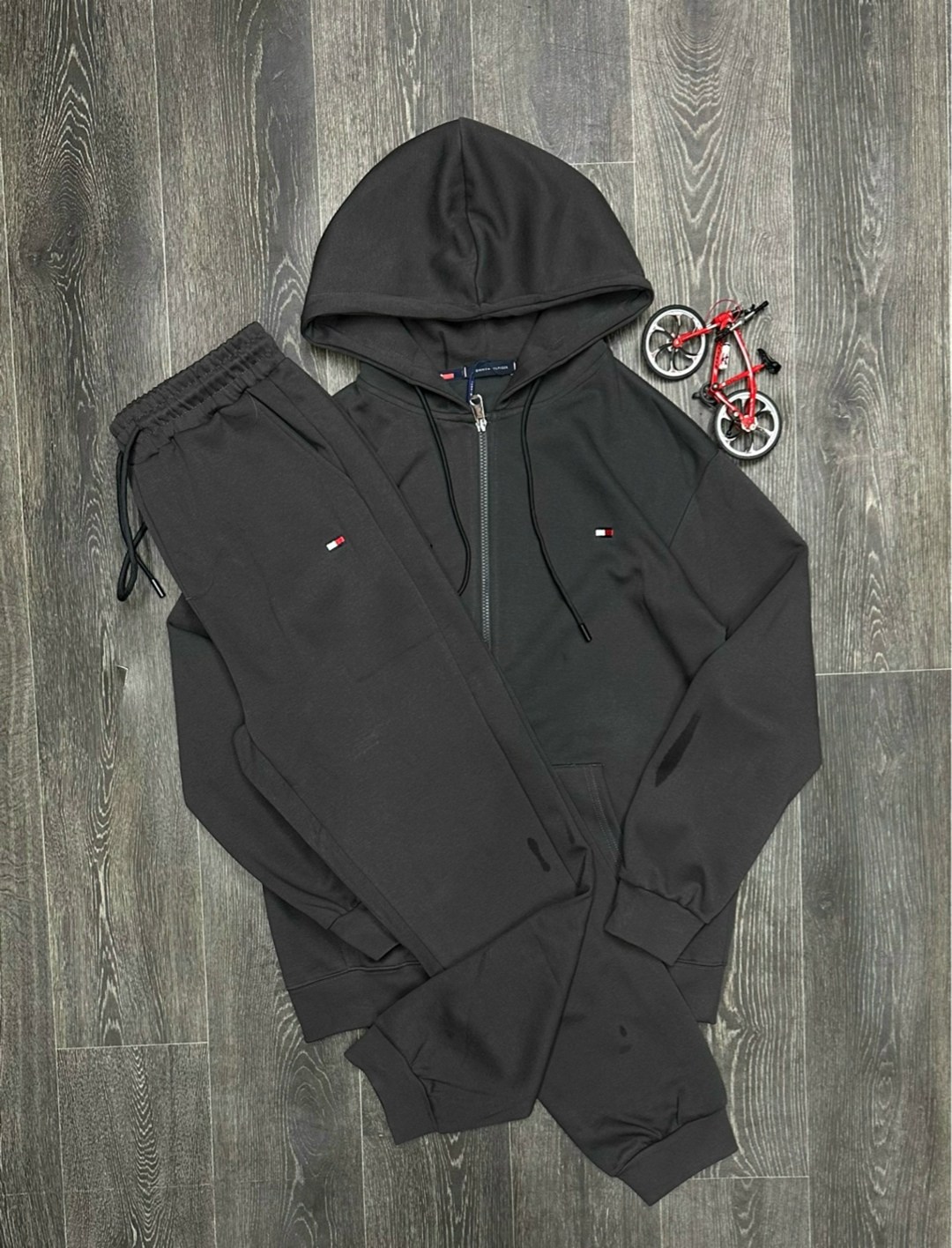 спортивный костюм tommy hilfiger,спортивный костюм томми хилфигер мужские,костюм спортивный,спортивный костюм томми хилфигер,мужской спортивный костюм