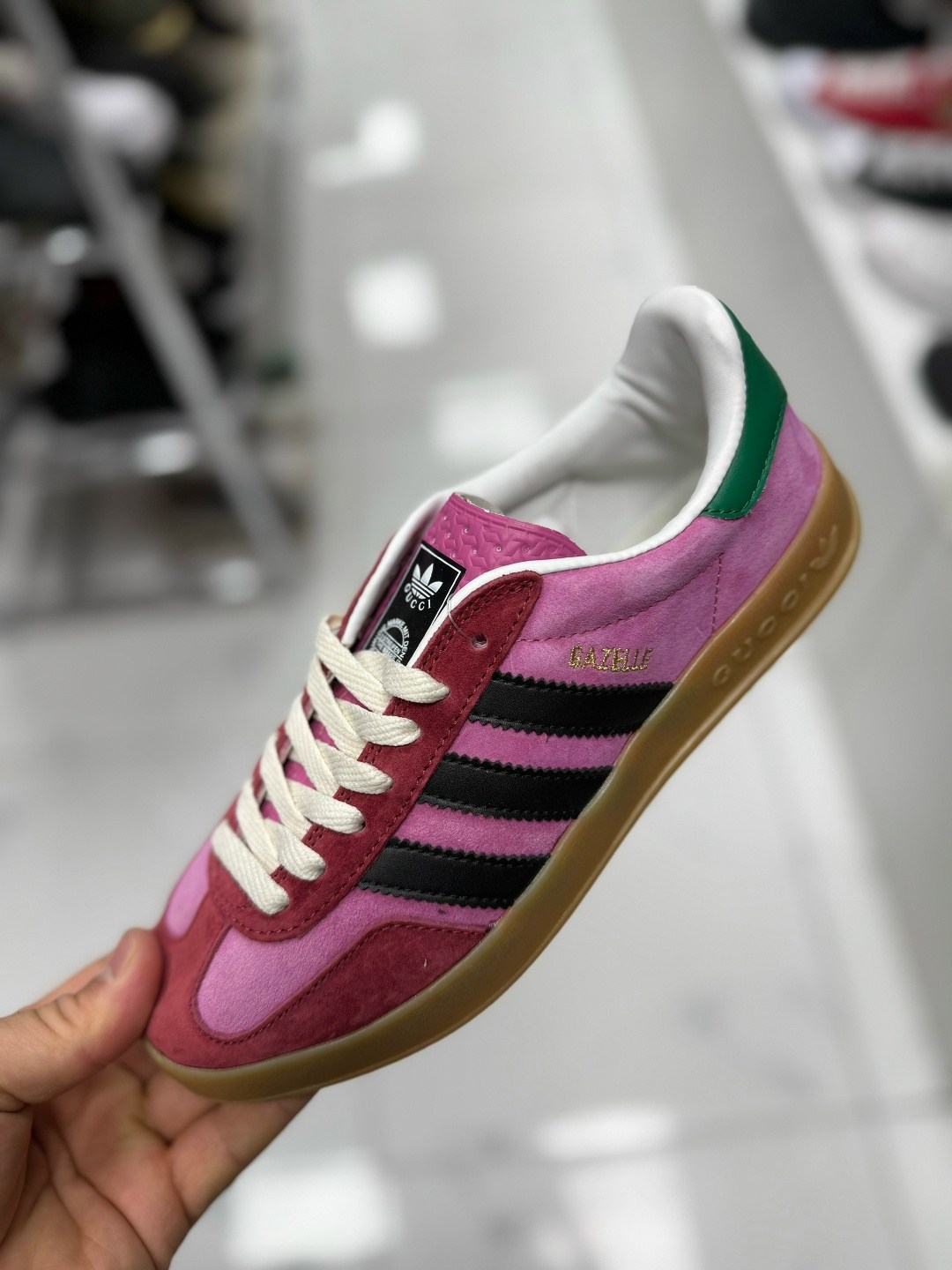 женские кроссовки adidas gazelle,,женские кроссовки adidas,кроссовки adidas gazelle x gucci,лимитированные кроссовки adidas gucci x gazelle