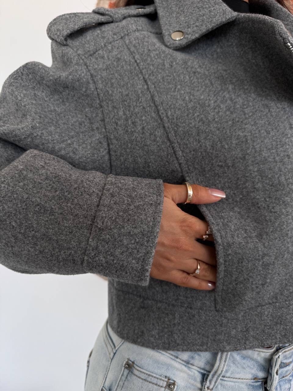 укороченная куртка,демисезонная куртка бомбер,женская куртка бомбер,женская куртка,бомбер женский оверсайз