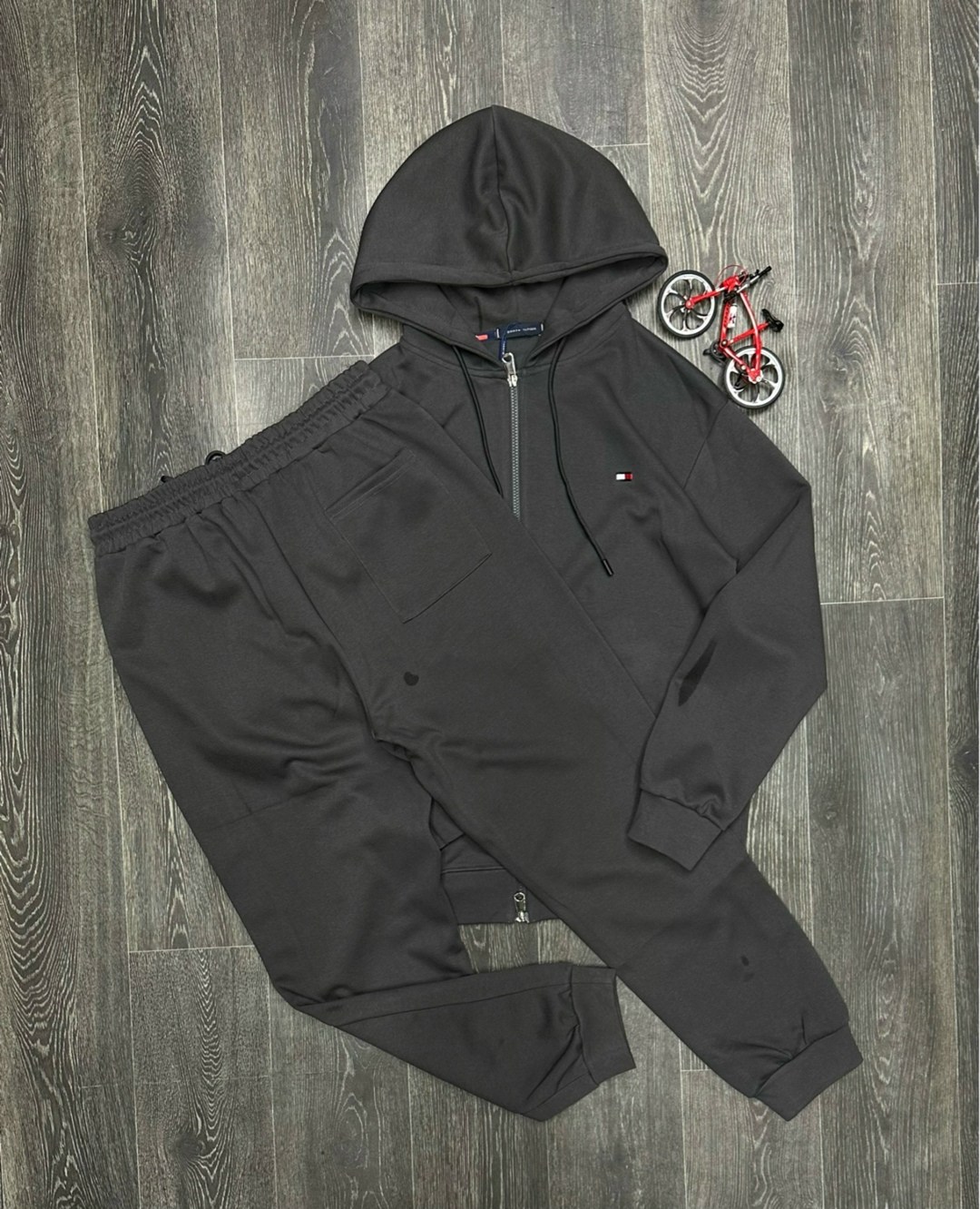 спортивный костюм tommy hilfiger,спортивный костюм томми хилфигер мужские,костюм спортивный,спортивный костюм томми хилфигер,мужской спортивный костюм