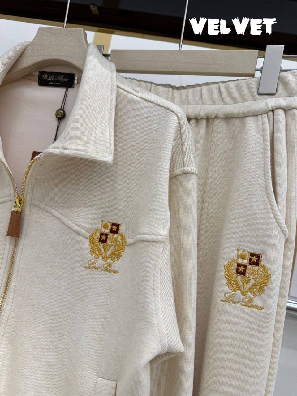 костюм спортивный,стильные костюмы,костюм белый,спортивный костюм billionaire,спортивный костюм miu miu