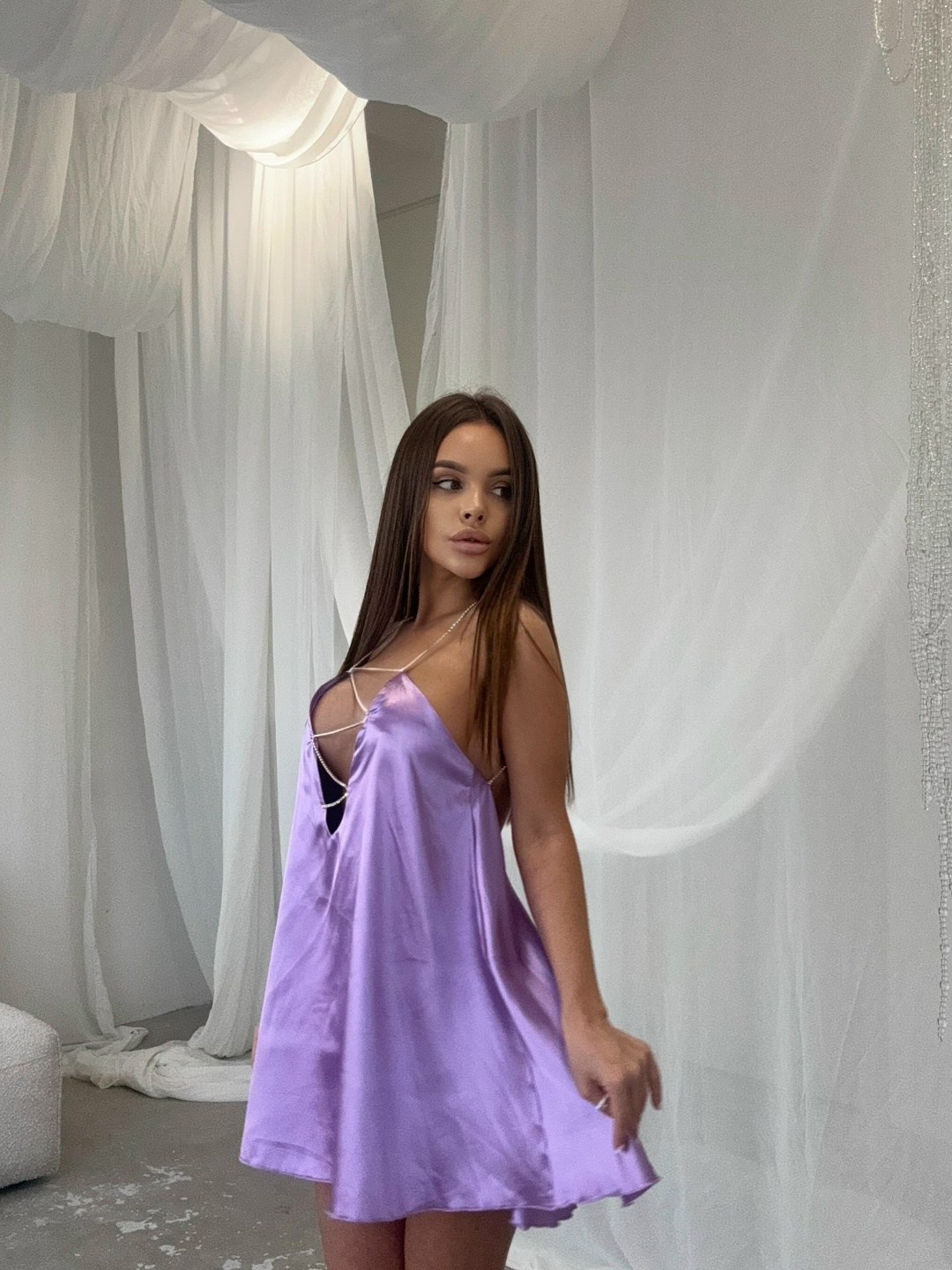 атласное мини платье,атласное платье,платье на бретелях,платье короткие,платья мини