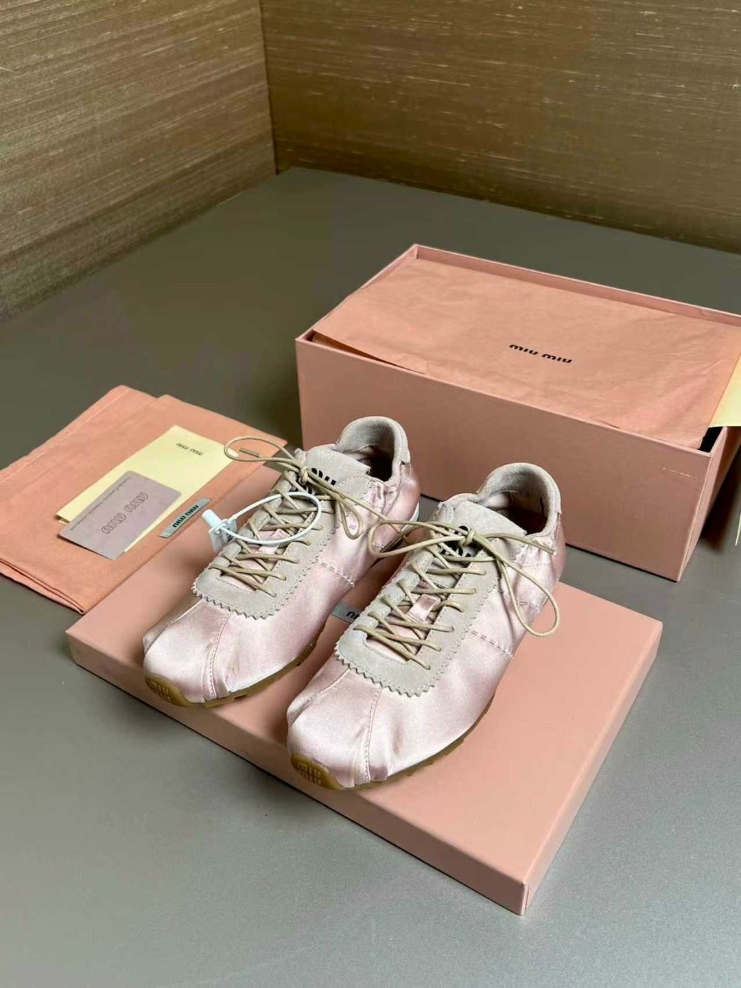 женские кроссовки miu miu,,кроссовки miu miu,кроссовки prada,кроссовки женскиe