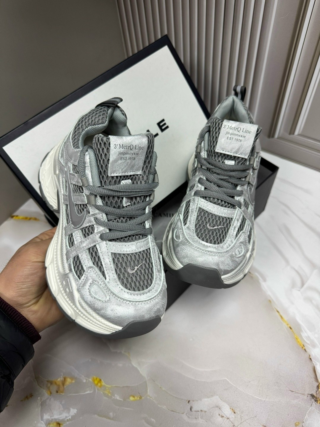 женские кроссовки balenciaga runner серебристые,кроссовки balenciaga,женские кроссовки balenciaga серебристые с черным,женские кроссовки,женские кроссовки balenciaga