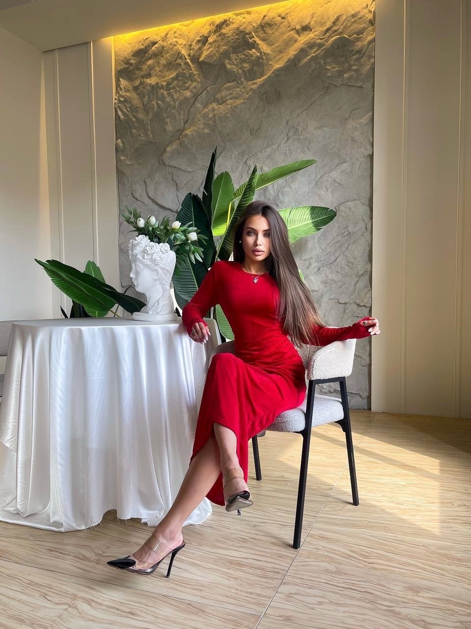 женское платье цвет красный,платье бархатное вечернее с разрезом на нг красное бархатное платье женское,женское платье,бархатное красное платье,роскошная коллекция три цвета шоколад черный красный