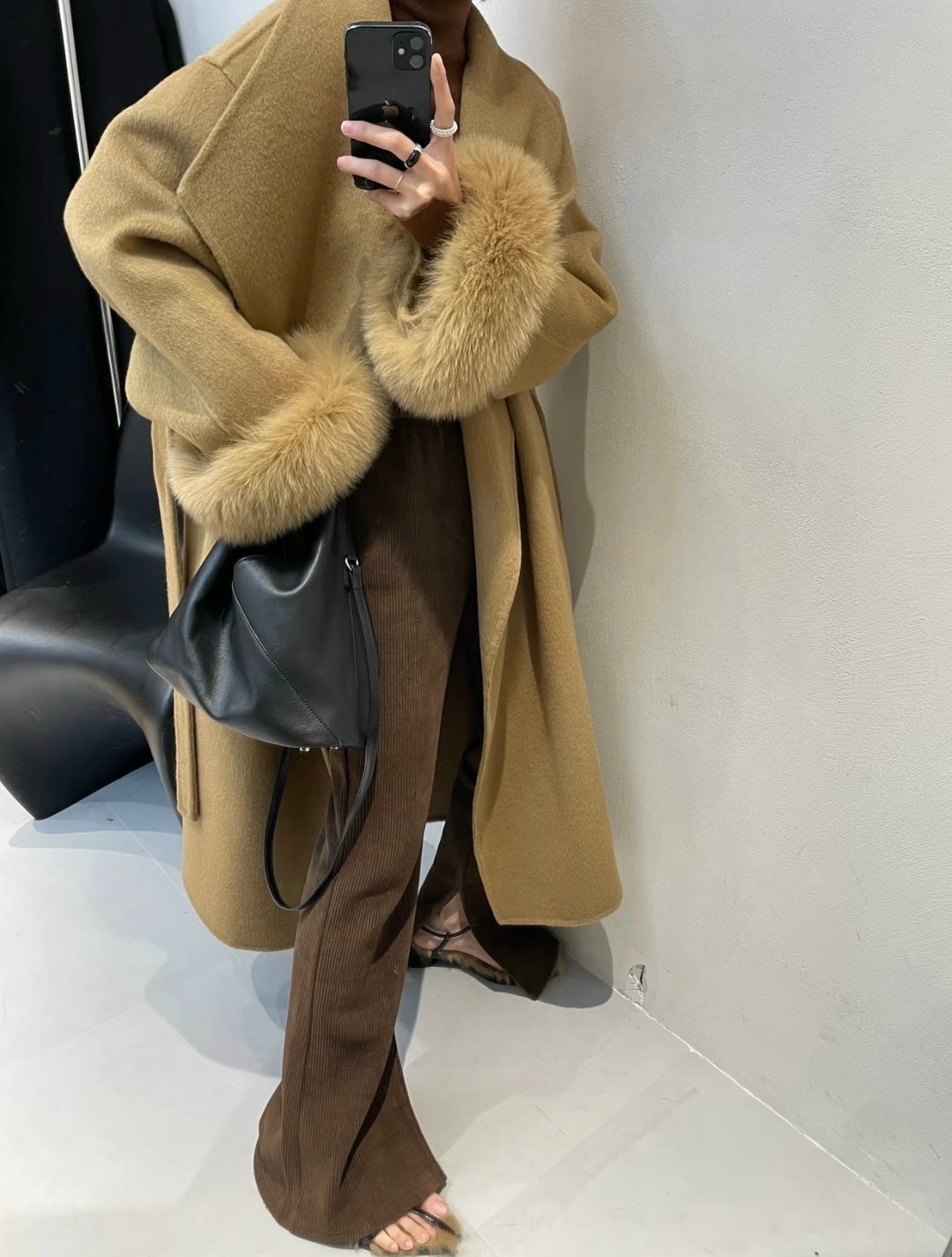 зимнее пальто с манжетами из натурального меха лисы,шерстяное пальто,кашемировое пальто женское,пальто с воротником,пальто с мехом
