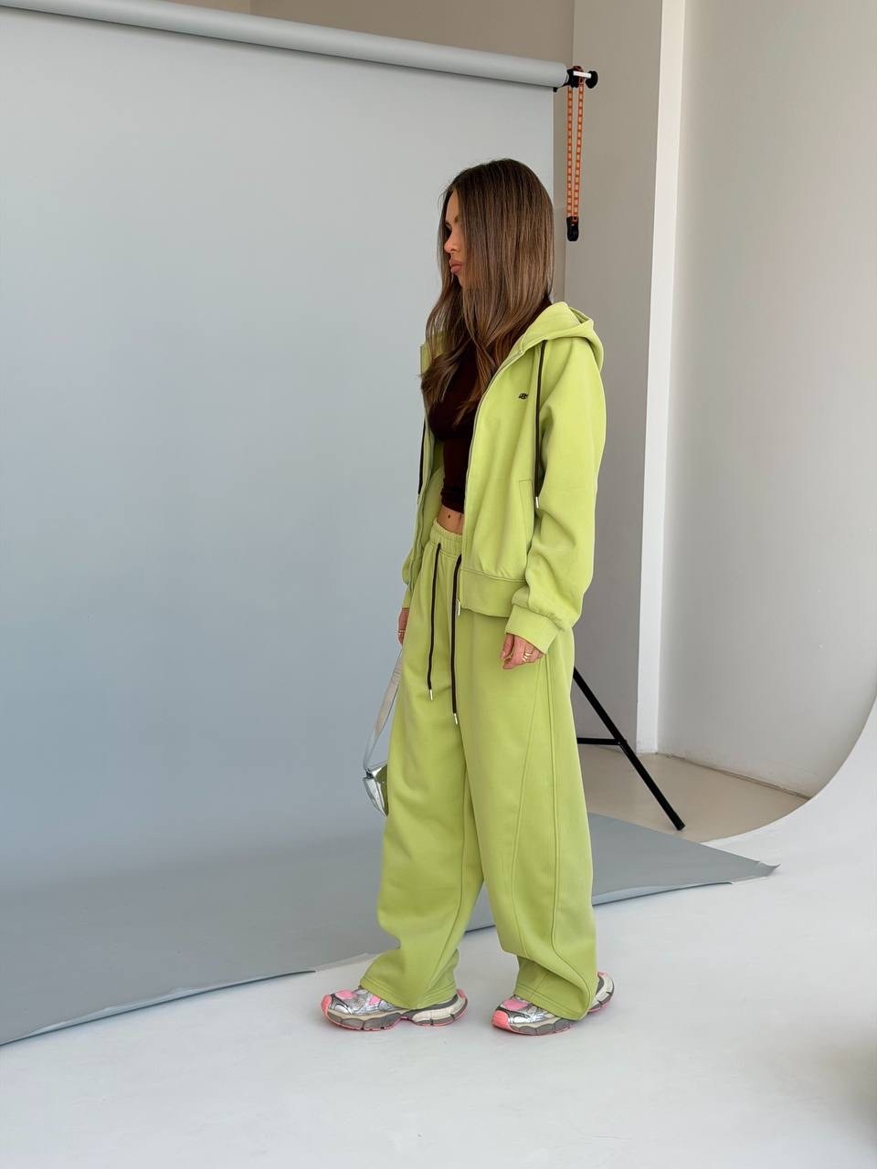 широкие брюки,брюки спортивные,костюм спортивный женский,брюки трикотажные,штаны модные